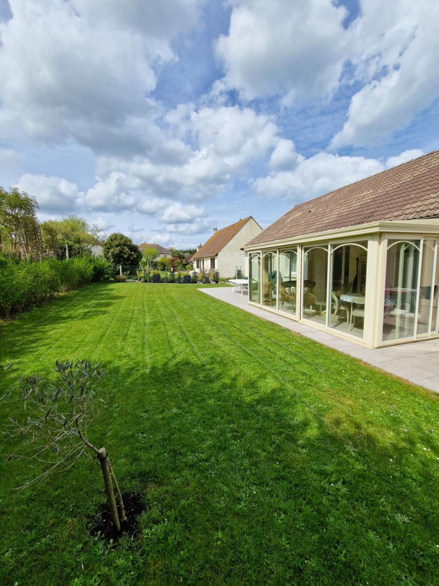 Maison Plain-pied 4 Sur A 700 M Holiday home *